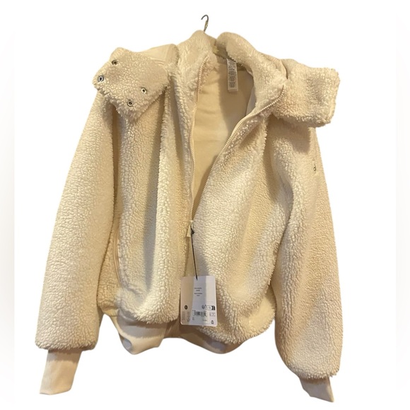ALO Yoga Jackets & Blazers - NWT Alo Yoga foxy Sherpa jacket IVORY Size L